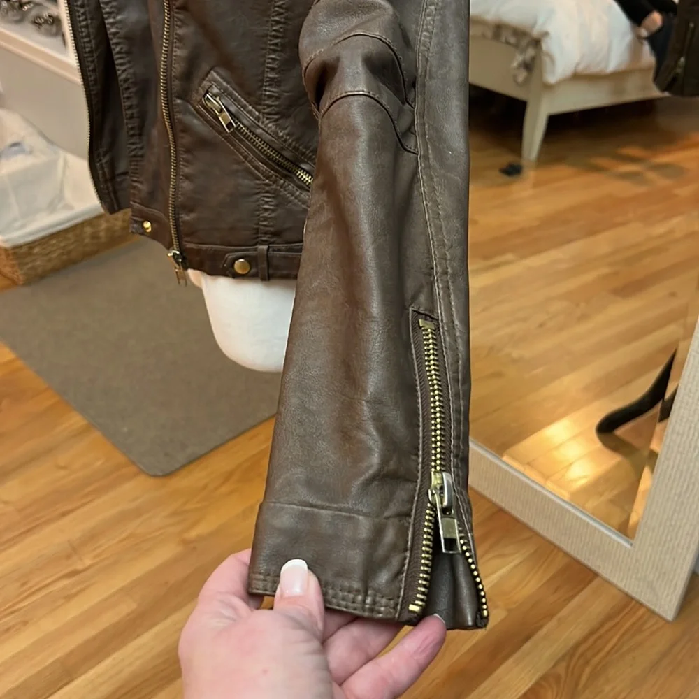 Forever 21  size small  chocolate brown Faux leather bomber jacket - Picture 6 of 7